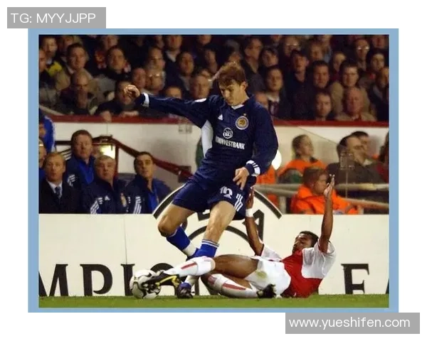 足球巨星轮廓下的光辉与影像:探秘球场传奇背后的故事与荣耀 足球巨星轮廓下的光辉与影像:探秘球场传奇背后的故事与荣耀