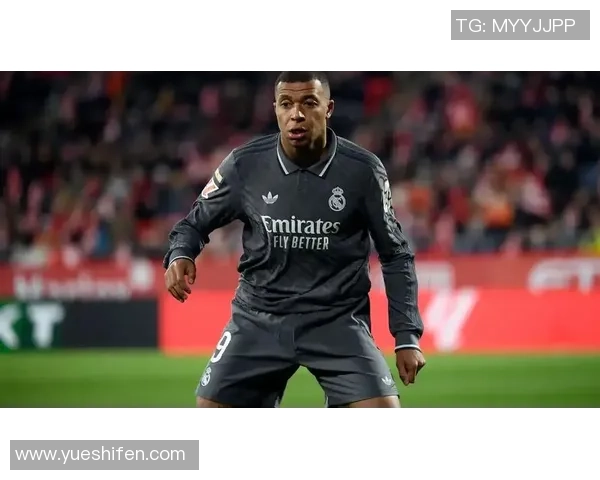 姆巴佩手球事件引发热议 网友对其公正性和裁判判罚展开激烈讨论